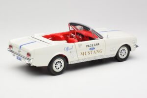 Ford Mustang Pace Car Wimbledon White Solido 1:18 81578 Metall - pilt 3/8