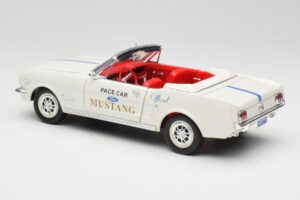 Ford Mustang Pace Car Wimbledon White Solido 1:18 81578 Metall - pilt 7/8