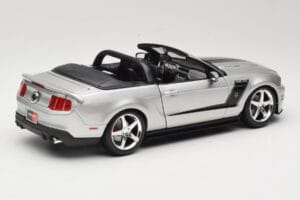 Ford Mustang S197 Roush 427R Kabriolett Hõbedane Maisto 1:18 31669 Metall - pilt 3/8