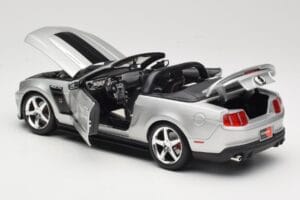 Ford Mustang S197 Roush 427R Kabriolett Hõbedane Maisto 1:18 31669 Metall - pilt 5/8