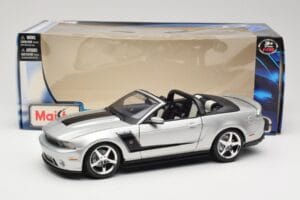 Ford Mustang S197 Roush 427R Kabriolett Hõbedane Maisto 1:18 31669 Metall - pilt 8/8