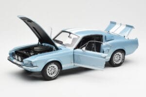 Ford Mustang Shelby GT500 Helesininen Metallik Valgete Triipudega AUTOart 1:18 72907 Metall - pilt 2/8