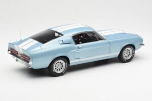 Ford Mustang Shelby GT500 Helesininen Metallik Valgete Triipudega AUTOart 1:18 72907 Metall - pilt 3/8