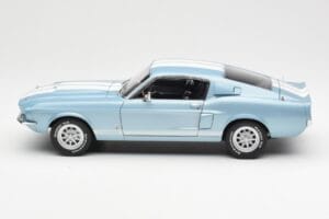 Ford Mustang Shelby GT500 Helesininen Metallik Valgete Triipudega AUTOart 1:18 72907 Metall - pilt 4/8