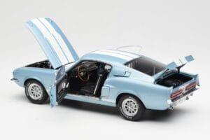 Ford Mustang Shelby GT500 Helesininen Metallik Valgete Triipudega AUTOart 1:18 72907 Metall - pilt 5/8