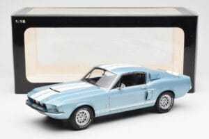 Ford Mustang Shelby GT500 Helesininen Metallik Valgete Triipudega AUTOart 1:18 72907 Metall - pilt 8/8