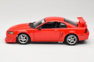 Ford Mustang SVT Cobra R SN95 Punane Maisto 1:18 531872 Metall - pilt 4/8