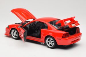 Ford Mustang SVT Cobra R SN95 Punane Maisto 1:18 531872 Metall - pilt 5/8