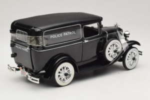 Ford Panel Car Police Patrol Signature Models 1:18 18143 Metall - pilt 2/6