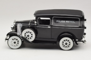 Ford Panel Car Police Patrol Signature Models 1:18 18143 Metall - pilt 3/6