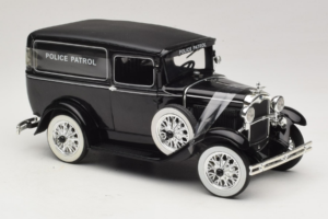 Ford Panel Car Police Patrol Signature Models 1:18 18143 Metall - pilt 4/6