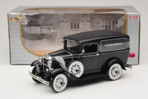 Ford Panel Car Police Patrol Signature Models 1:18 18143 Metall - pilt 6/6