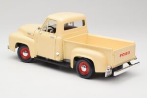 Ford Pickup Colonial Valge Road Legends 1:18 92148 Metall - pilt 7/8