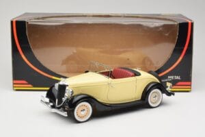 Ford Roadster Dearborn Yellow Solido 1:18 8008 Metall - pilt 8/8