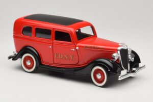 Ford Sedan Punane Solido 1:18 8066 Metall - pilt 6/8