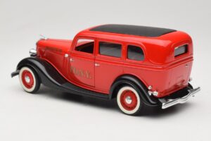 Ford Sedan Punane Solido 1:18 8066 Metall - pilt 7/8