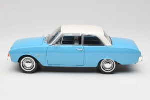 Ford Taunus 12M P1 Taunus Blue Revell 1:18 08880 Metall - pilt 4/8