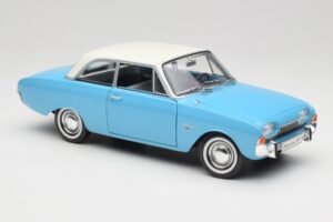 Ford Taunus 12M P1 Taunus Blue Revell 1:18 08880 Metall - pilt 6/8