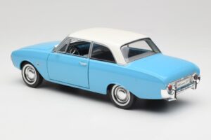 Ford Taunus 12M P1 Taunus Blue Revell 1:18 08880 Metall - pilt 7/8