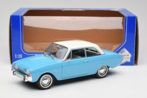 Ford Taunus 12M P1 Taunus Blue Revell 1:18 08880 Metall - pilt 8/8