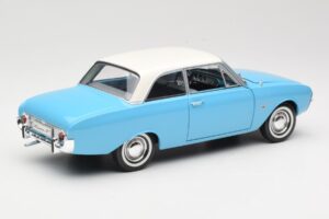 Ford Taunus 17M P2 Sinine Revell 1:18 08817 Metall - pilt 3/8
