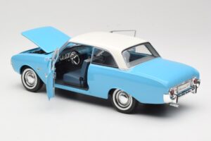 Ford Taunus 17M P2 Sinine Revell 1:18 08817 Metall - pilt 5/8
