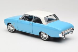 Ford Taunus 17M P2 Sinine Revell 1:18 08817 Metall - pilt 7/8