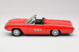 Ford Thunderbird Kabriolett Punane Anson 1:18 30334 Metall - pilt 4/8