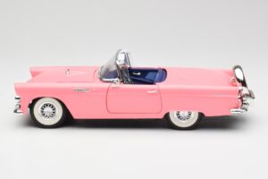 Ford Thunderbird Roosa Revell 1:18 8804 Metall - pilt 4/8