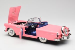 Ford Thunderbird Roosa Revell 1:18 8804 Metall - pilt 5/8