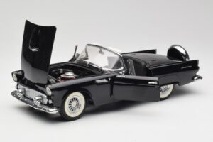 Ford Thunderbird Kabriolett Must Revell 1:18 8818-M1 Metall - pilt 2/8