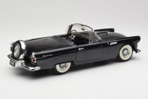 Ford Thunderbird Kabriolett Must Revell 1:18 8818-M1 Metall - pilt 3/8
