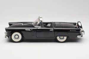 Ford Thunderbird Kabriolett Must Revell 1:18 8818-M1 Metall - pilt 4/8