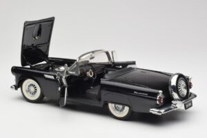 Ford Thunderbird Kabriolett Must Revell 1:18 8818-M1 Metall - pilt 5/8