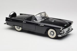Ford Thunderbird Kabriolett Must Revell 1:18 8818-M1 Metall - pilt 6/8
