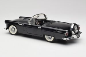 Ford Thunderbird Kabriolett Must Revell 1:18 8818-M1 Metall - pilt 7/8