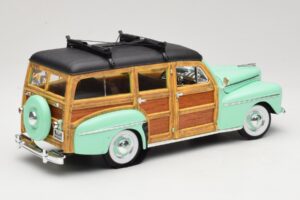 Ford Woody Panel Wagon Müntroheline Road Signature 1:18 20028 Metall - pilt 3/8