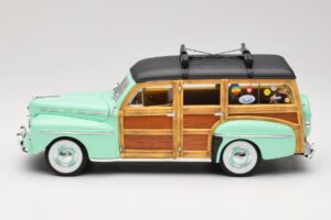 Ford Woody Panel Wagon Müntroheline Road Signature 1:18 20028 Metall - pilt 4/8