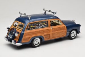 Ford Woody Station Wagon Bayview Blue Surf Shop Motor City 1:18 60002 Metall - pilt 3/8