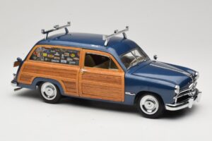 Ford Woody Station Wagon Bayview Blue Surf Shop Motor City 1:18 60002 Metall - pilt 6/8