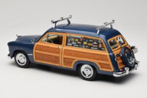 Ford Woody Station Wagon Bayview Blue Surf Shop Motor City 1:18 60002 Metall - pilt 7/8
