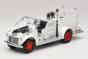 GMC Tuletõrjeauto Valge Road Signature 1:18 20068 Metall - pilt 2/9