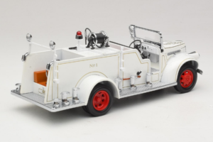 GMC Tuletõrjeauto Valge Road Signature 1:18 20068 Metall - pilt 3/9