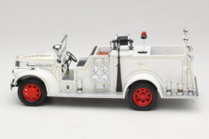 GMC Tuletõrjeauto Valge Road Signature 1:18 20068 Metall - pilt 4/9