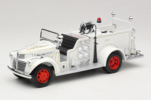 GMC Tuletõrjeauto Valge Road Signature 1:18 20068 Metall