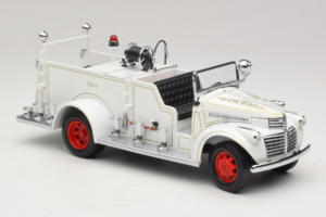 GMC Tuletõrjeauto Valge Road Signature 1:18 20068 Metall - pilt 6/9