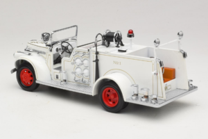 GMC Tuletõrjeauto Valge Road Signature 1:18 20068 Metall - pilt 7/9