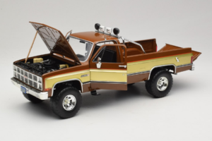 GMC K-2500 Sierra Grande Pruun GreenLight 1:18 13560 Metall - pilt 2/8