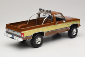 GMC K-2500 Sierra Grande Pruun GreenLight 1:18 13560 Metall - pilt 3/8