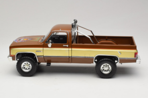 GMC K-2500 Sierra Grande Pruun GreenLight 1:18 13560 Metall - pilt 4/8
